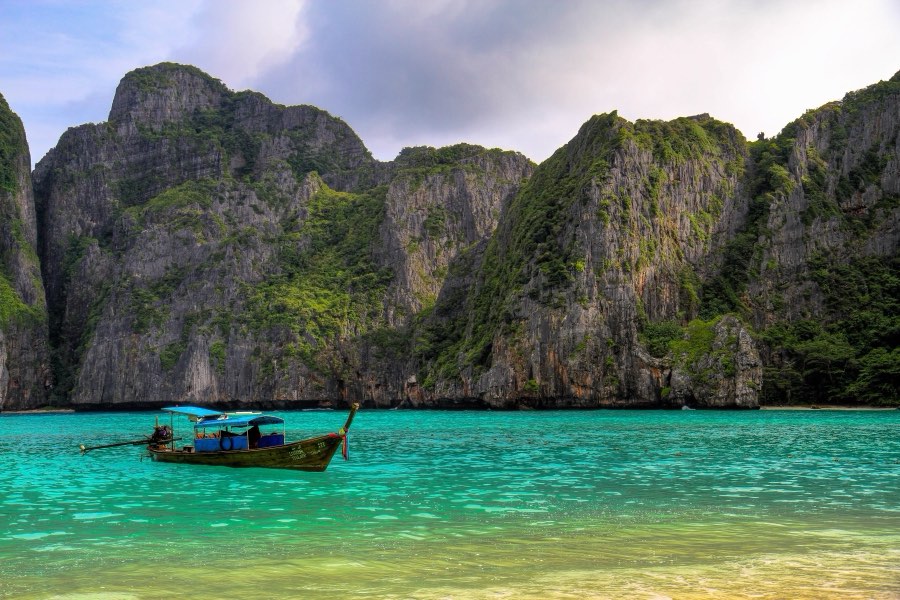 World, Autumn 2010, Thailand. Photograph by Jordy Meow, 9/64