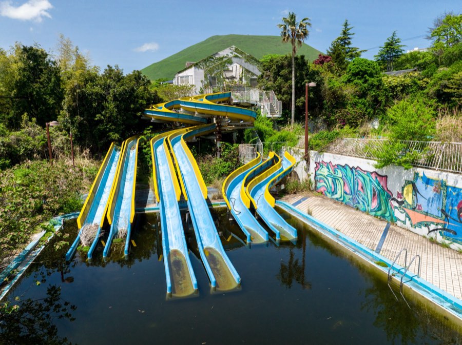 Haikyo, Spring 2022, Japan. Photograph by Jordy Meow, 2/3